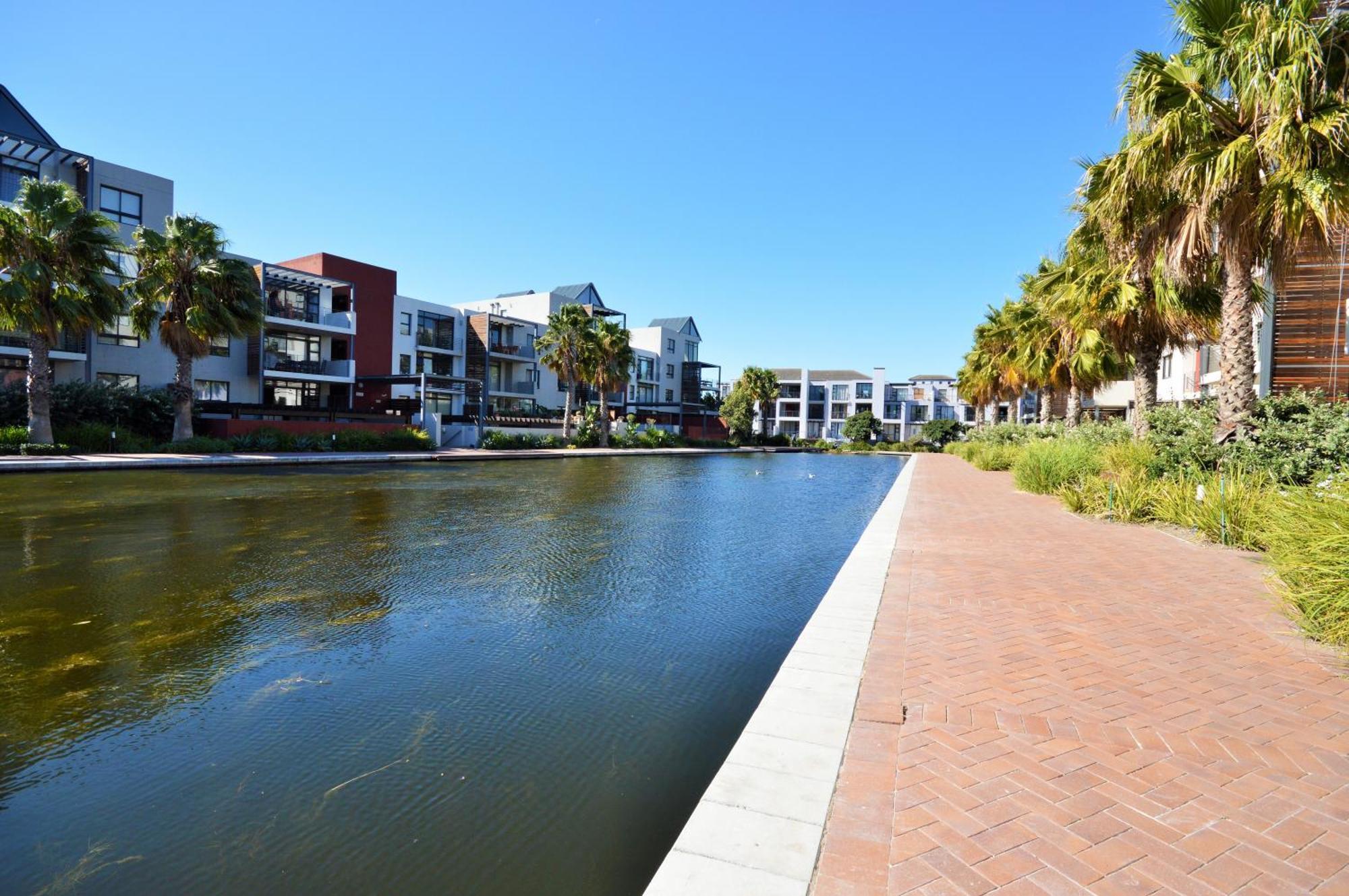 Quayside 1 Bedroom In Century Cape Town