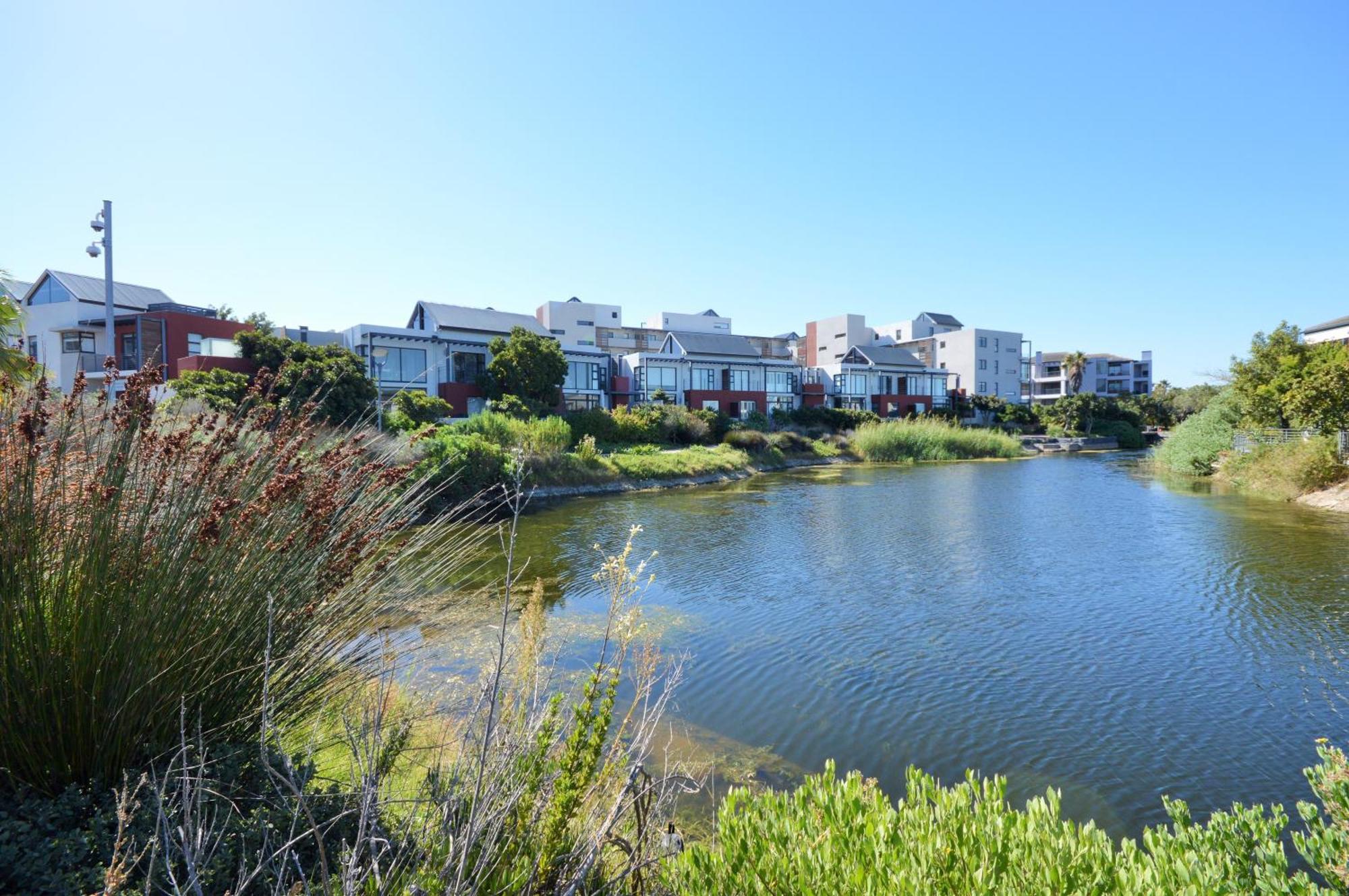 Quayside 1 Bedroom In Century Apartment Cape Town